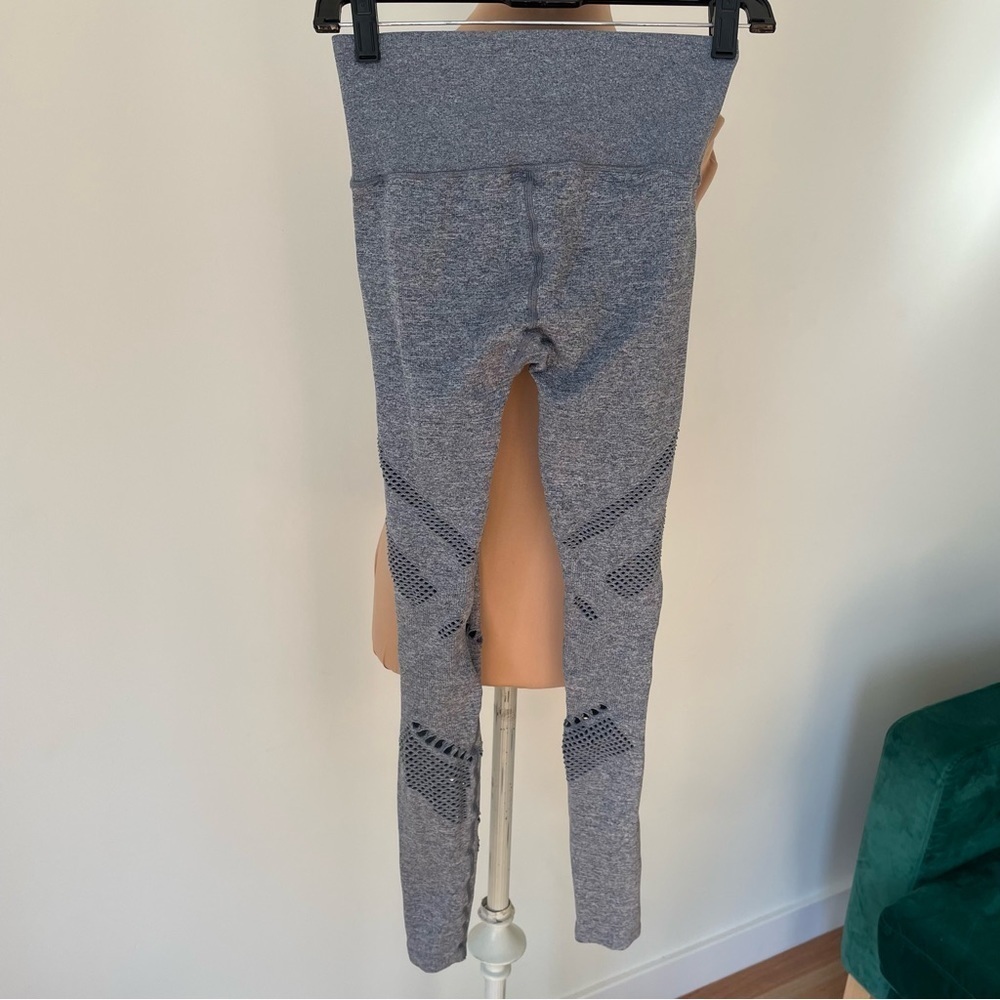 Alo Yoga Eclipse Gray Rib Laser Cut High Waist Seamless Radiance Legging Euc S View 3